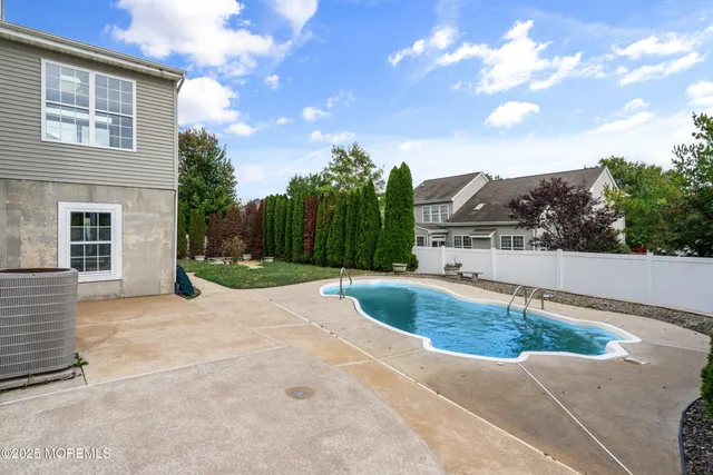 $579,999 | 8 Ridgeway Lane, Little Egg Harbor, NJ 08087