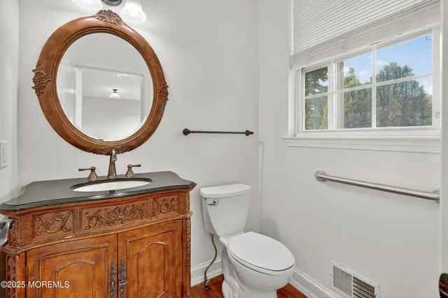 $579,999 | 8 Ridgeway Lane, Little Egg Harbor, NJ 08087