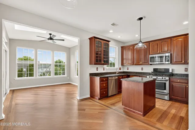 $579,999 | 8 Ridgeway Lane, Little Egg Harbor, NJ 08087