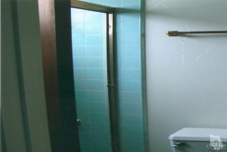 121 Santa Rosa Avenue Oxnard, CA 93035 - Photo 18 of 19 a bathroom with a shower