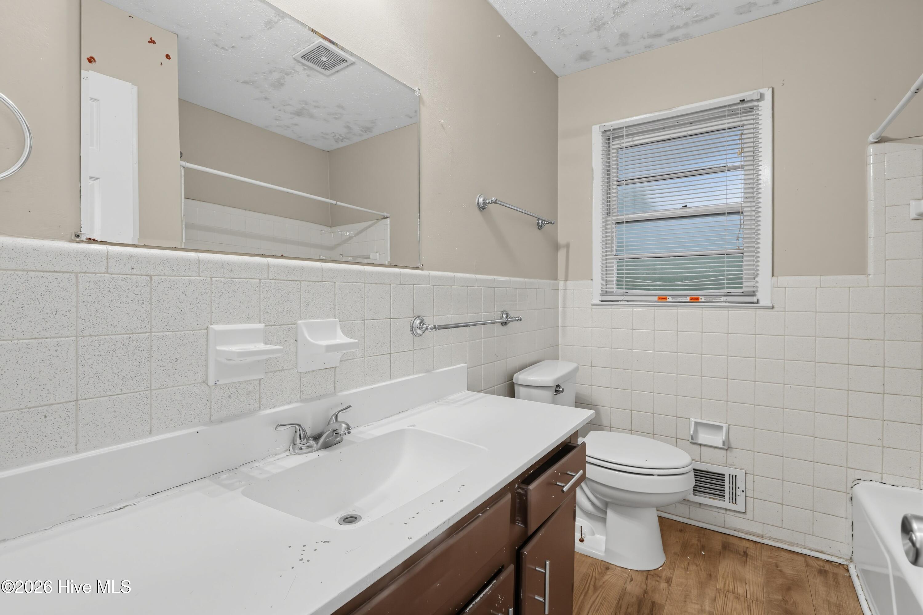 206 Belair Road North Augusta, SC 29841 - Photo 10 of 16 08_206_Belair_Rd-Bathroom-1870