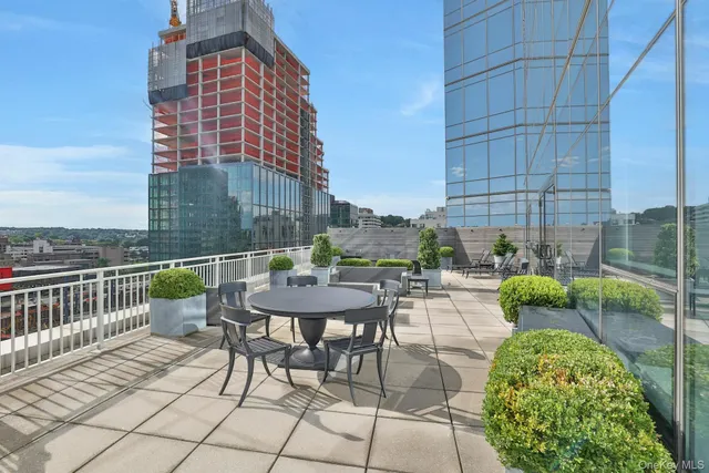 $1,075,000 | 5 Renaissance Square, Unit 12A, White Plains, NY 10601