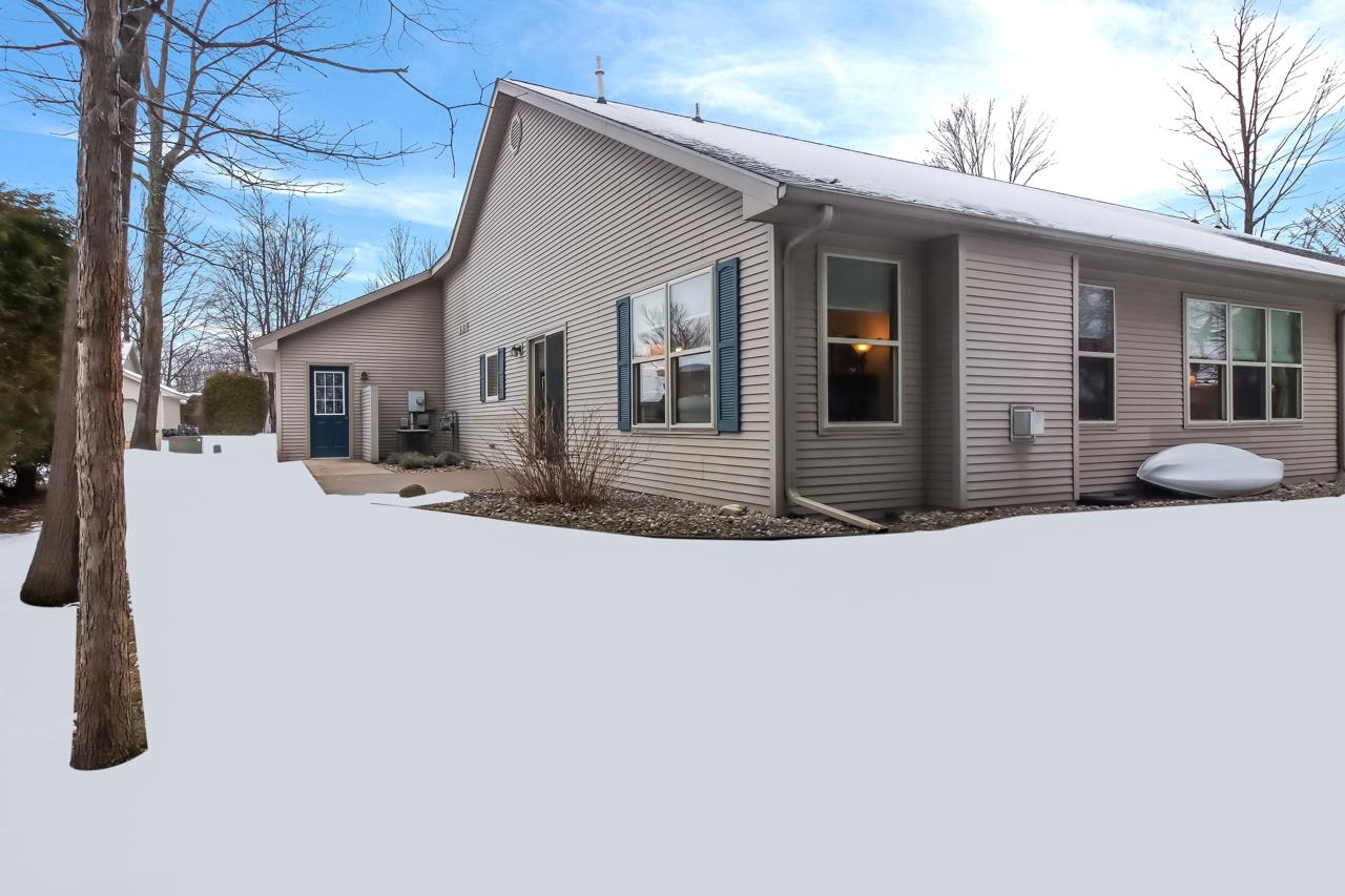 1298 Terra Road Traverse City, MI 49686 - Photo 5 of 25 1908871-4.JPG