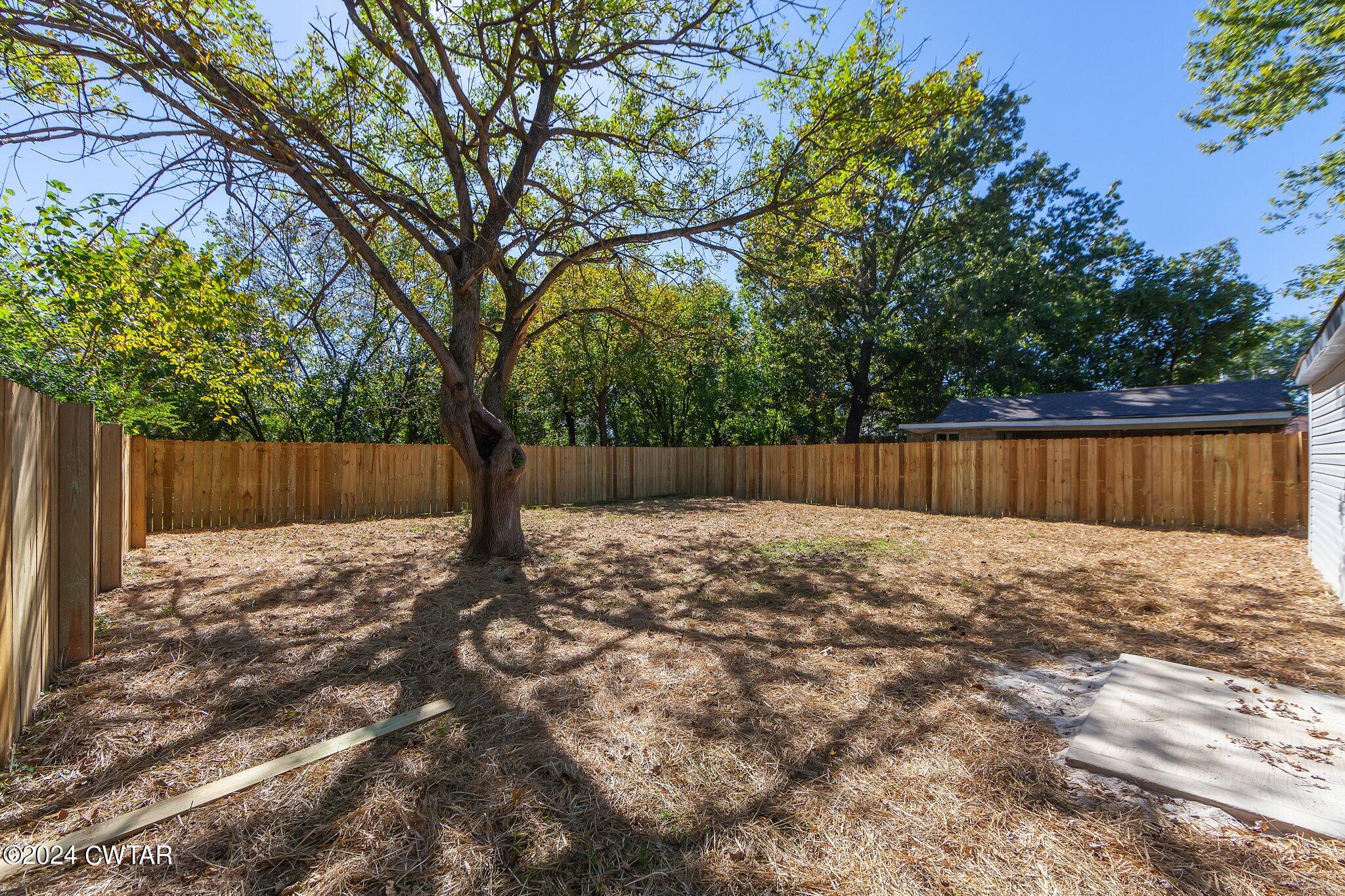 62 Everett Street Jackson, TN 38301 - Photo 26 of 28 a backyard of a house with lots of green space