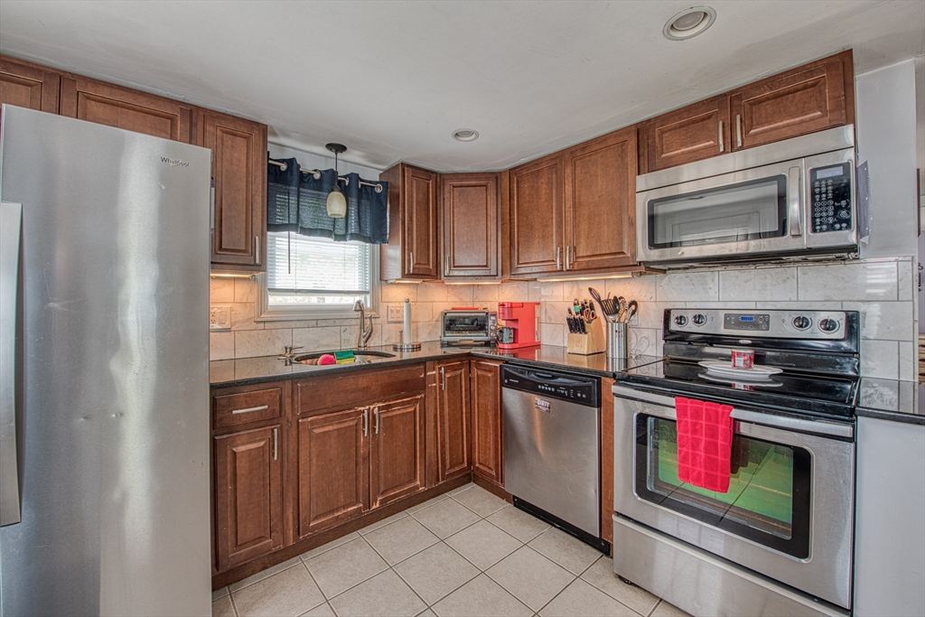 15 Jefferson Road Holbrook, MA 02343 - Photo 13 of 23 Gallery Image 13