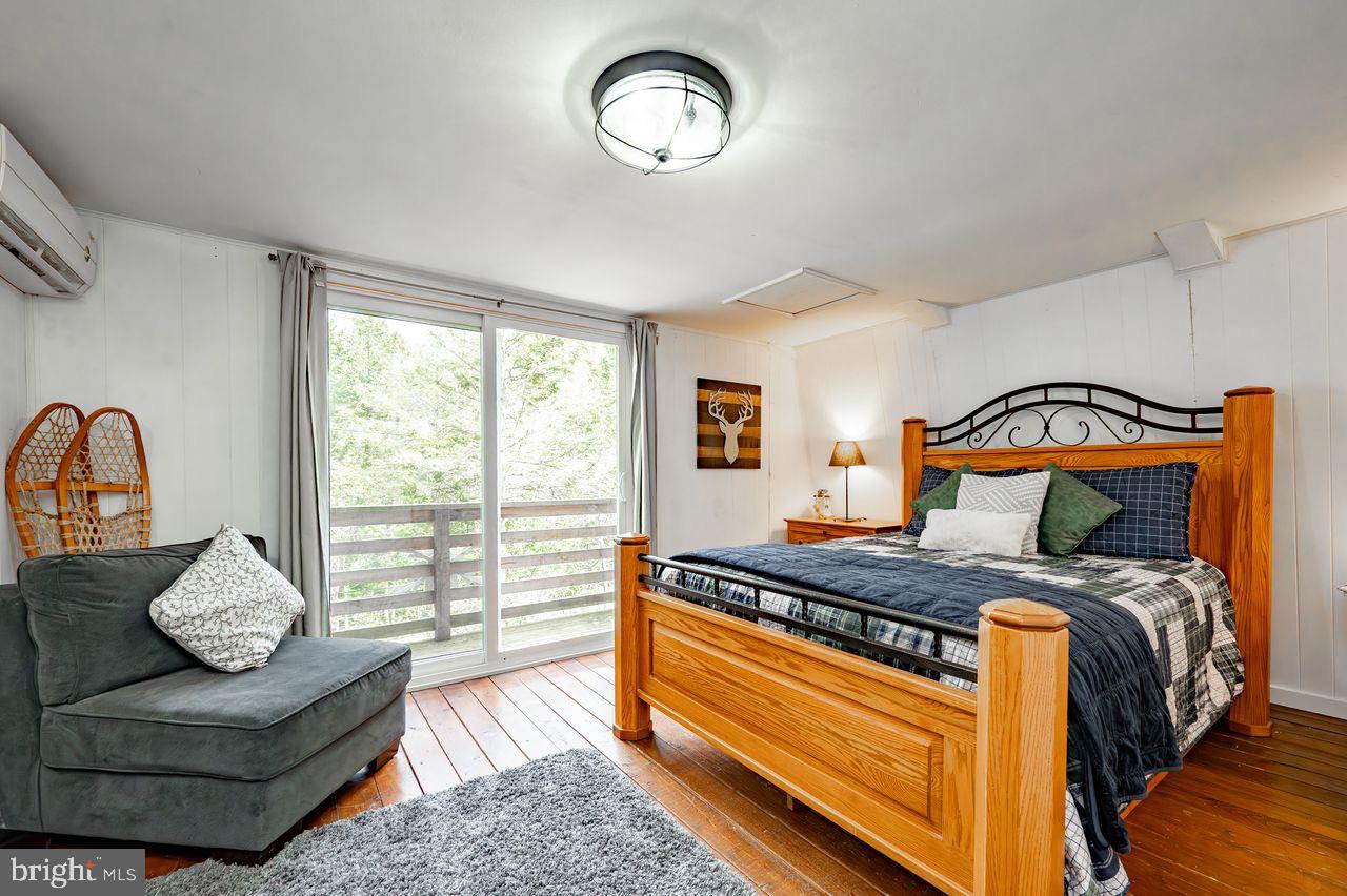 2678 Mayhew Inn Road Oakland, MD 21550 - Photo 28 of 33 Master bedroom
