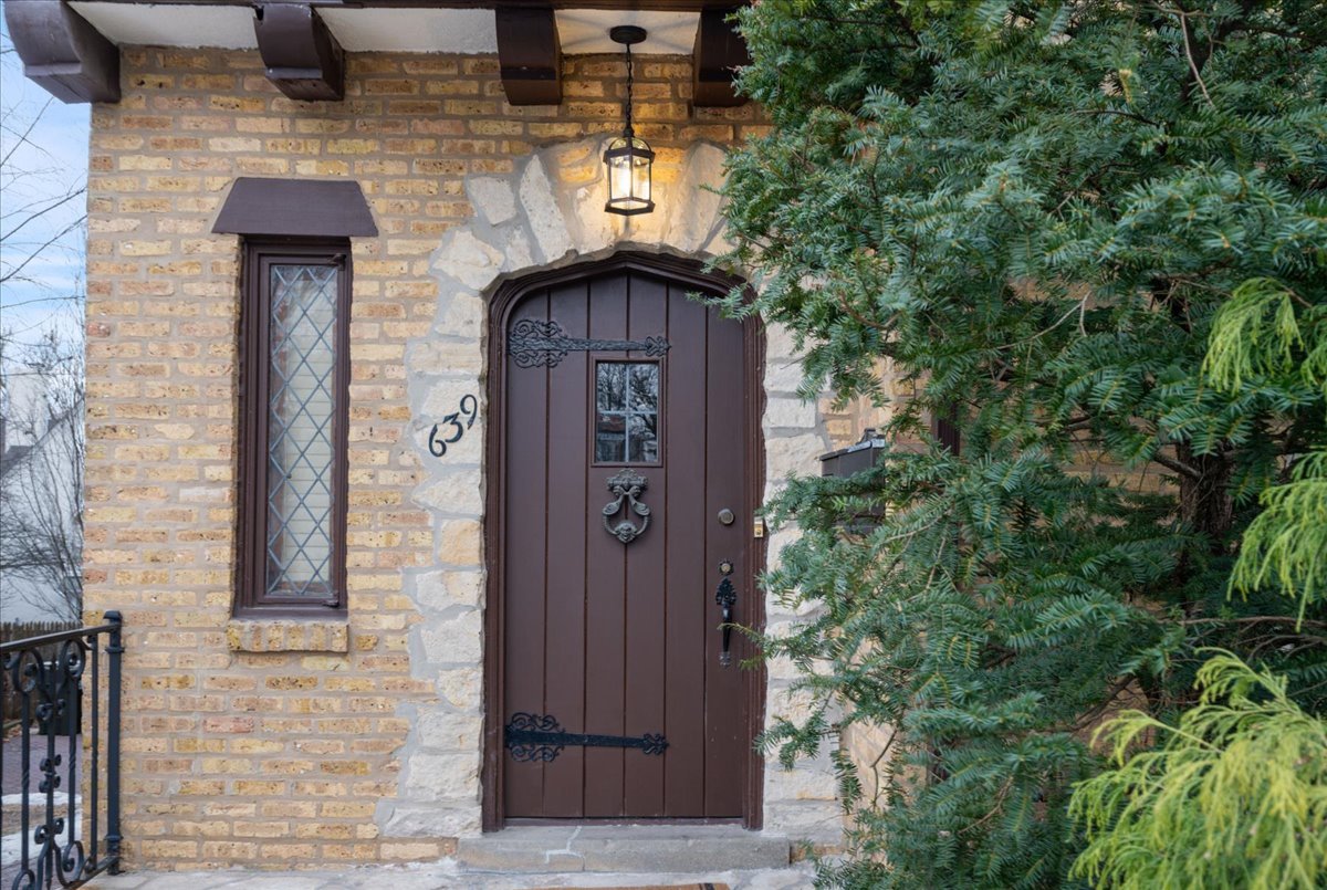639 Ridge Road Kenilworth, IL 60043 - Photo 2 of 42