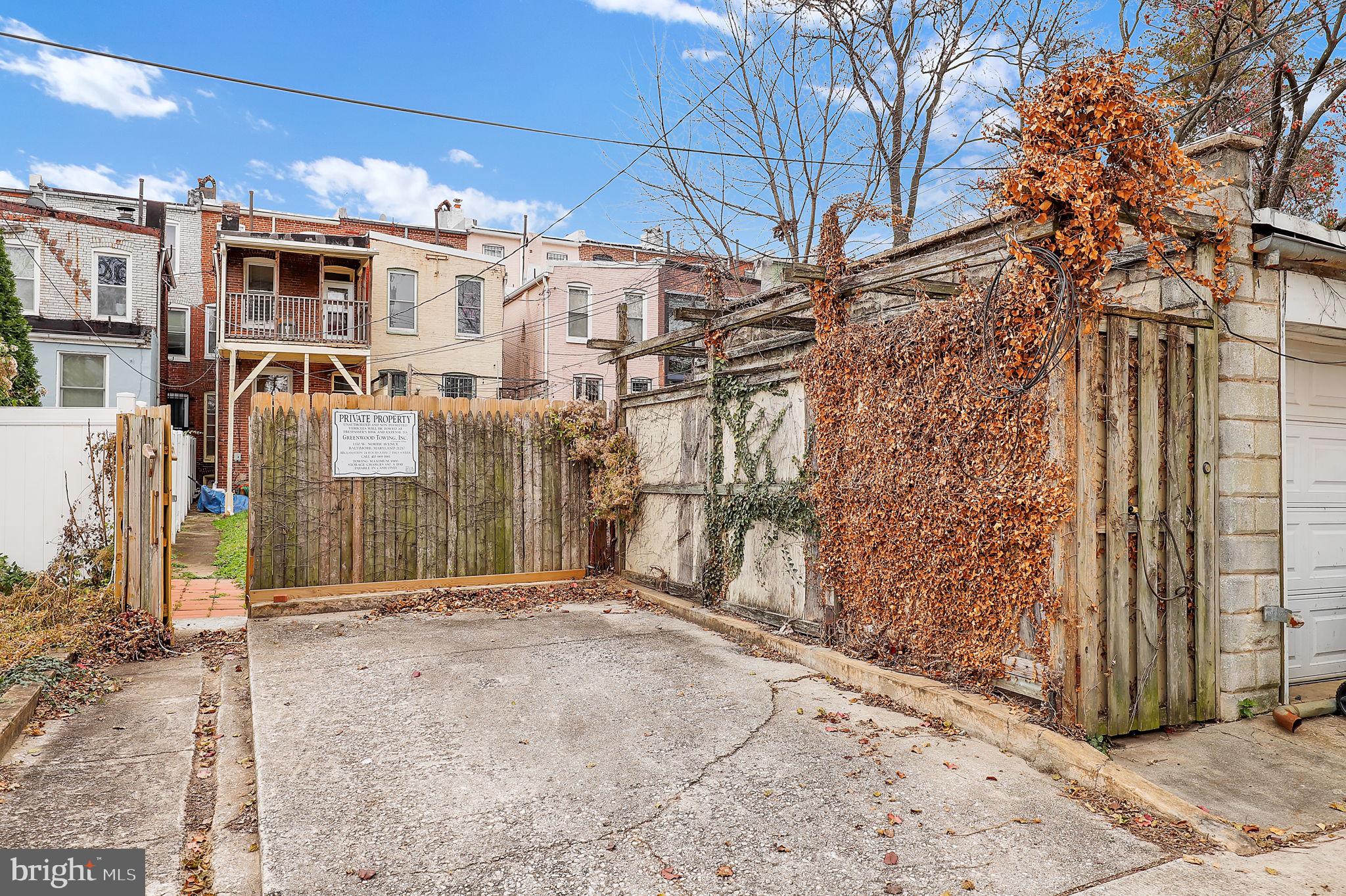 2511 North Calvert Street Baltimore, MD 21218 - Photo 36 of 37 a backyard of a building