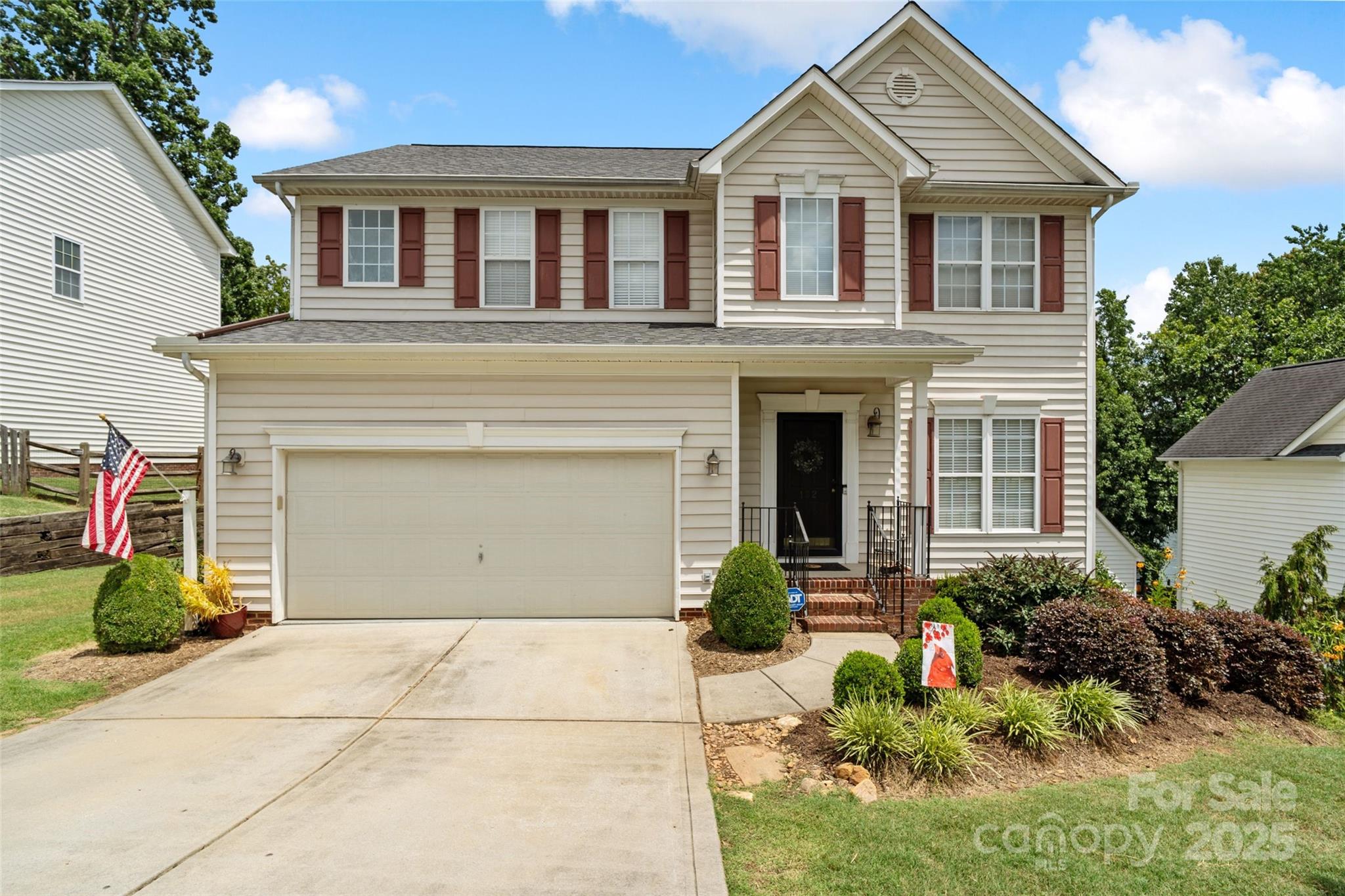 132 Lighthouse Road Mount Holly, NC 28120 - Photo 2 of 43 a front view of a house with garden