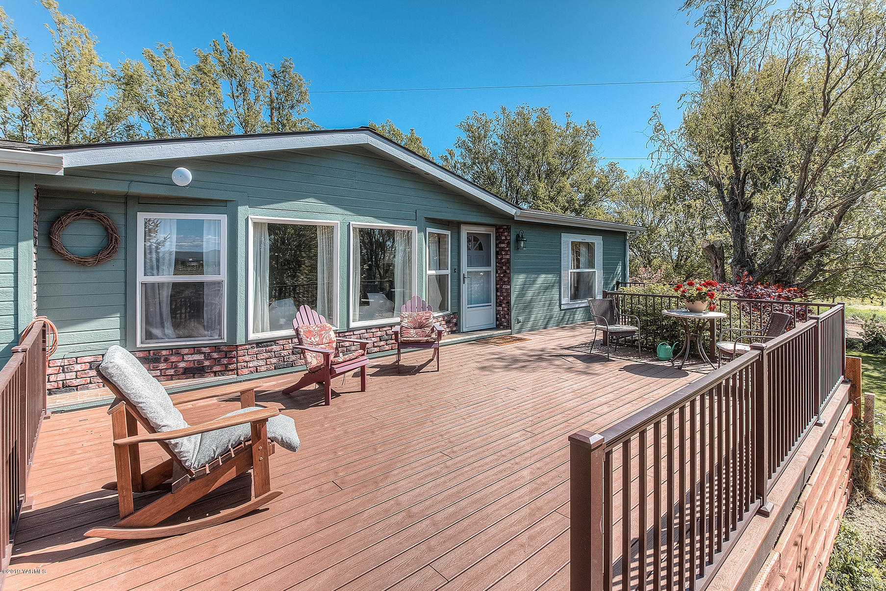 350 Schraeder Road Tieton, WA 98947 - Photo 2 of 39 a view of a dinning table and chairs in patio of the house