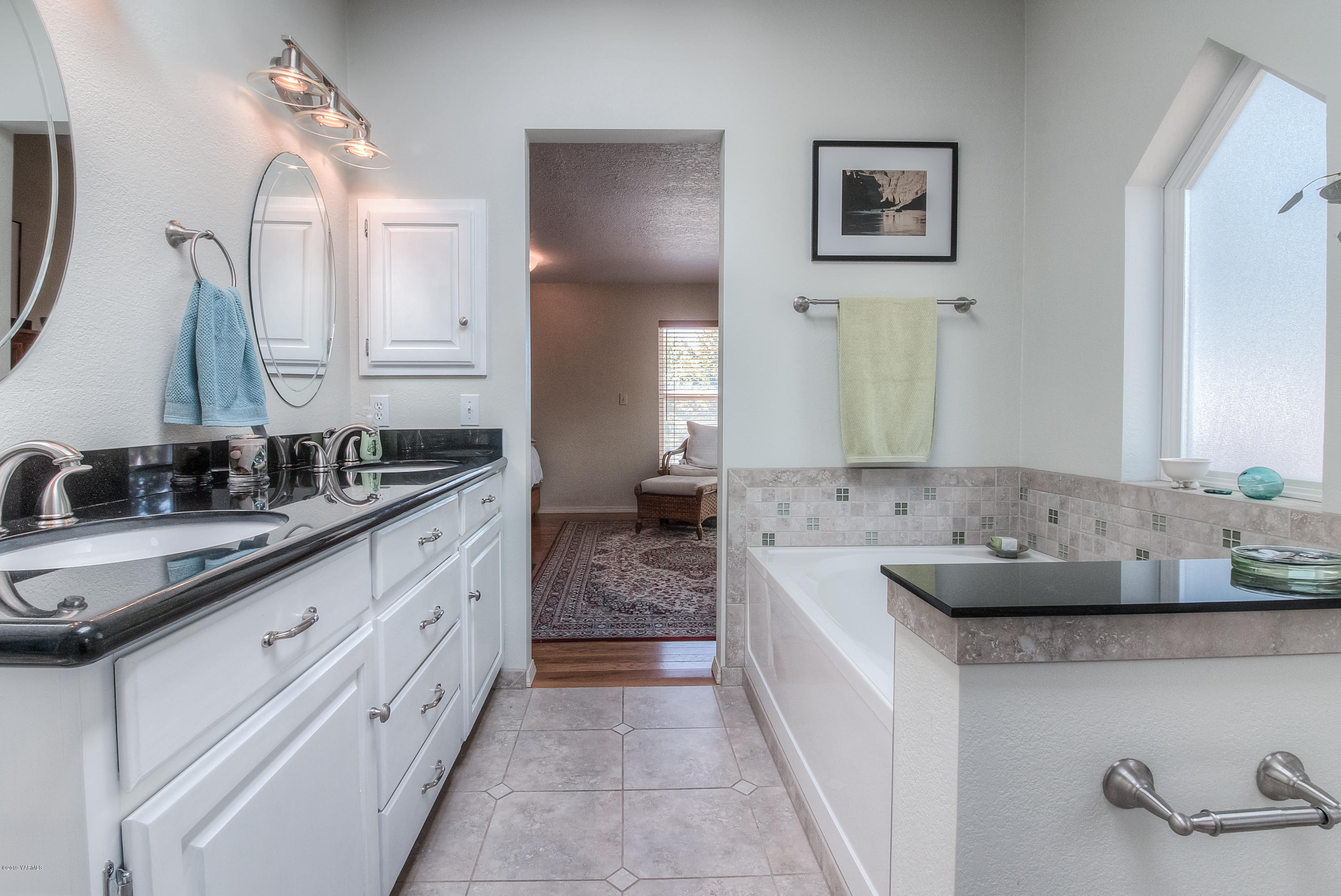 350 Schraeder Road Tieton, WA 98947 - Photo 19 of 39 a bathroom with a sink and a mirror