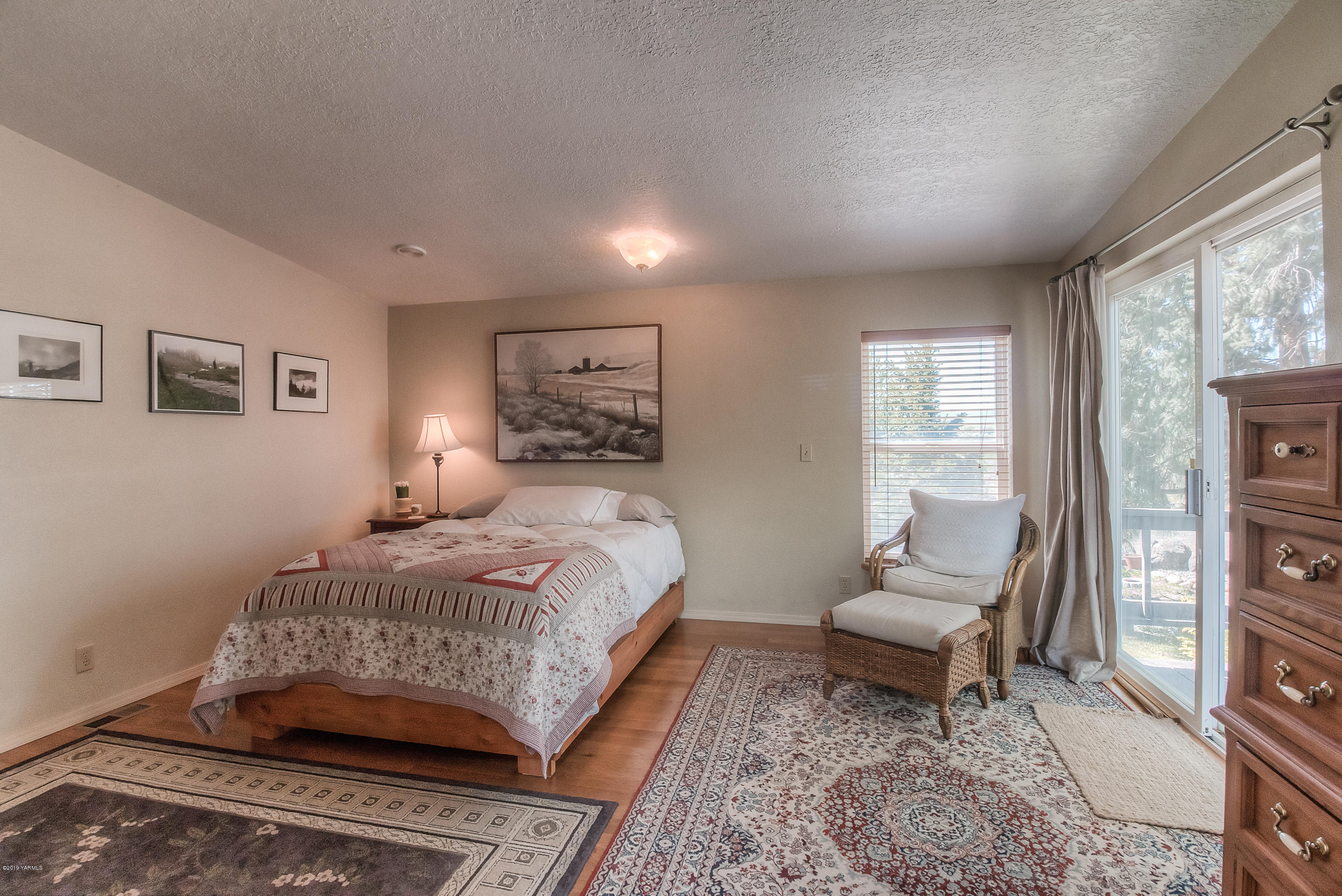 350 Schraeder Road Tieton, WA 98947 - Photo 21 of 39 a bedroom with a bed and a couch