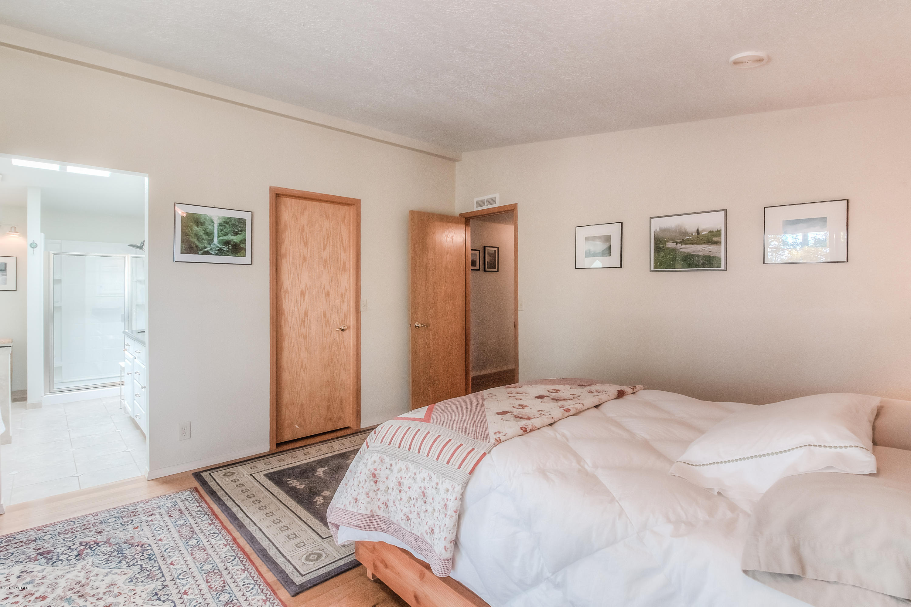 350 Schraeder Road Tieton, WA 98947 - Photo 22 of 39 a bedroom with a bed and a window