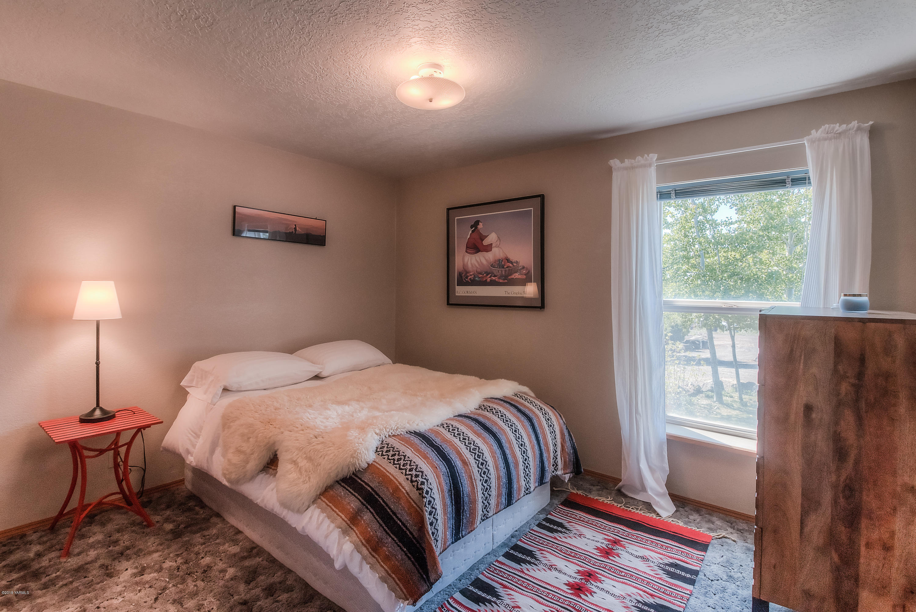 350 Schraeder Road Tieton, WA 98947 - Photo 23 of 39 a bedroom with a bed and a window