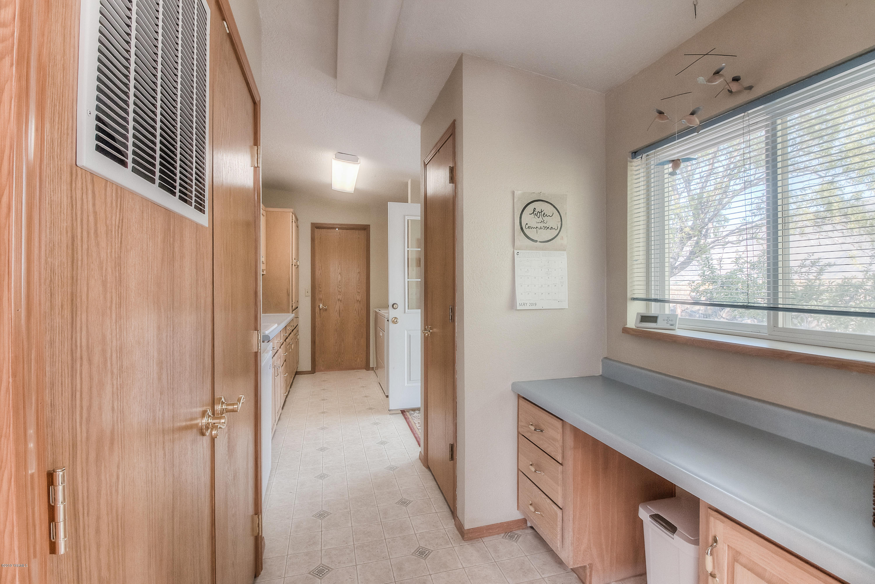 350 Schraeder Road Tieton, WA 98947 - Photo 29 of 39 a view of hallway with a large window and chandelier