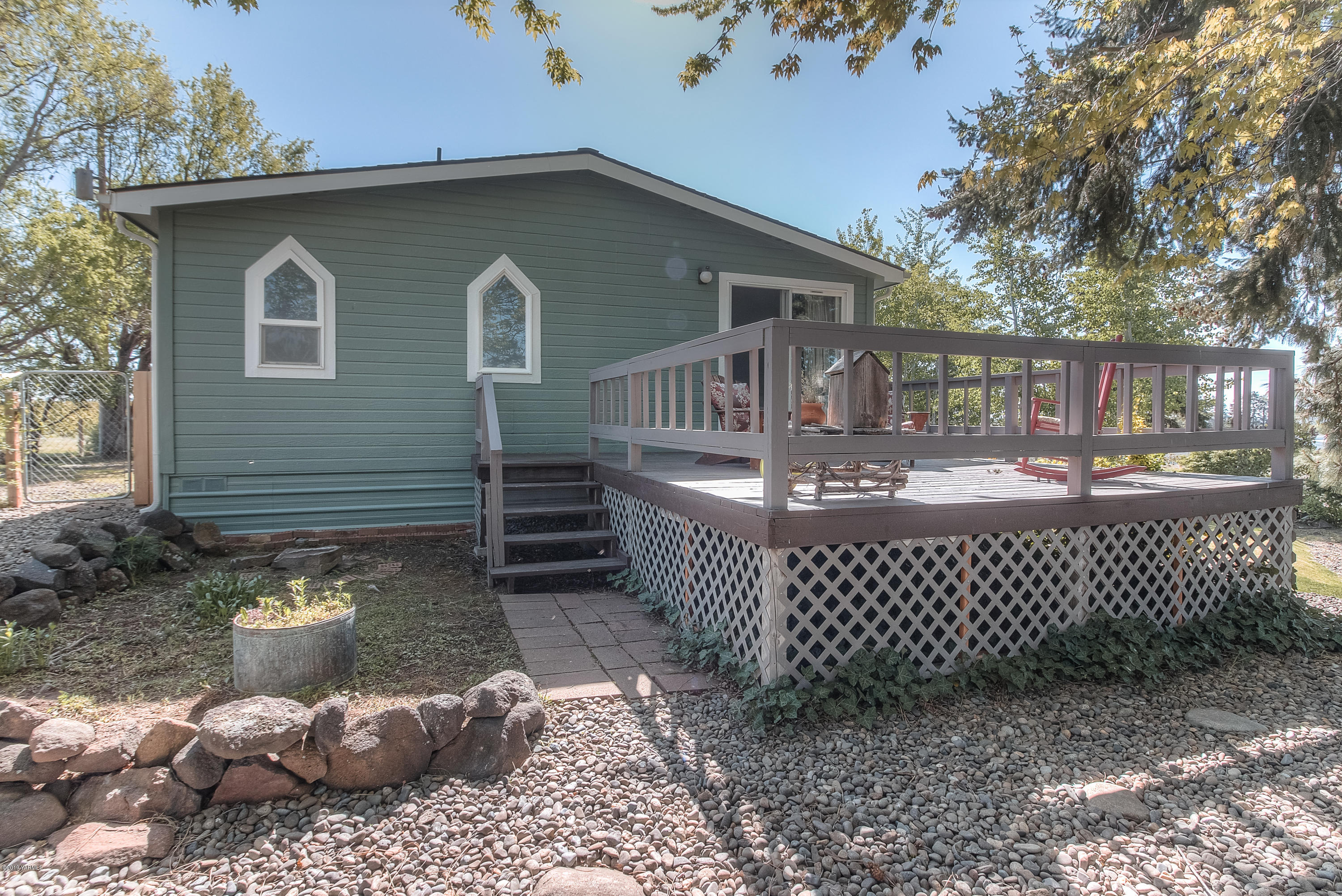 350 Schraeder Road Tieton, WA 98947 - Photo 32 of 39 a front view of a house with a garden