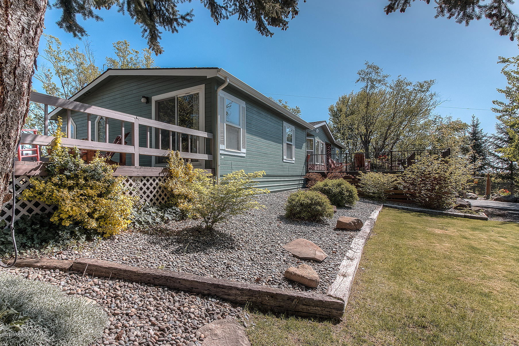 350 Schraeder Road Tieton, WA 98947 - Photo 33 of 39 a front view of a house with garden