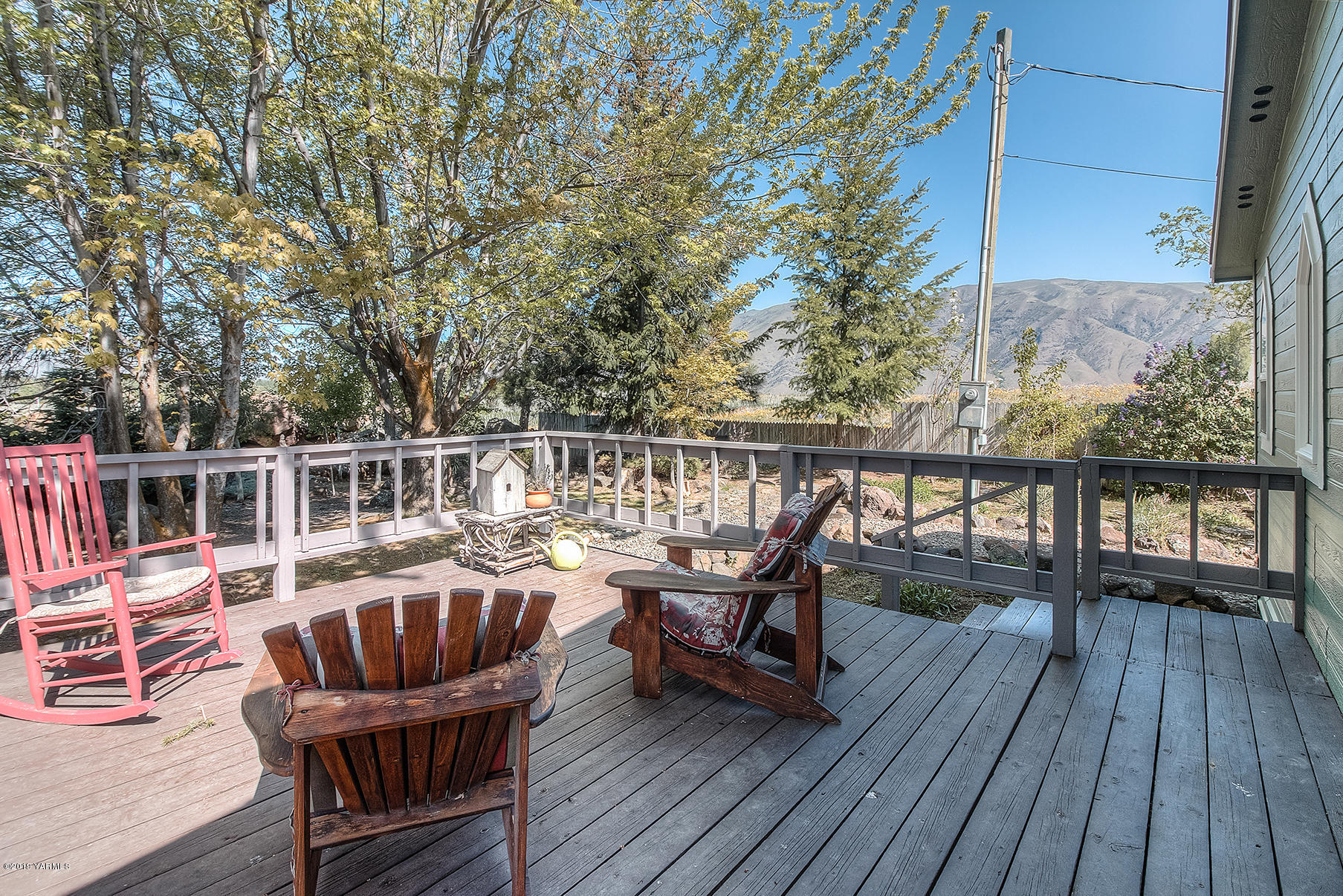 350 Schraeder Road Tieton, WA 98947 - Photo 35 of 39 a balcony with wooden floor table and chairs