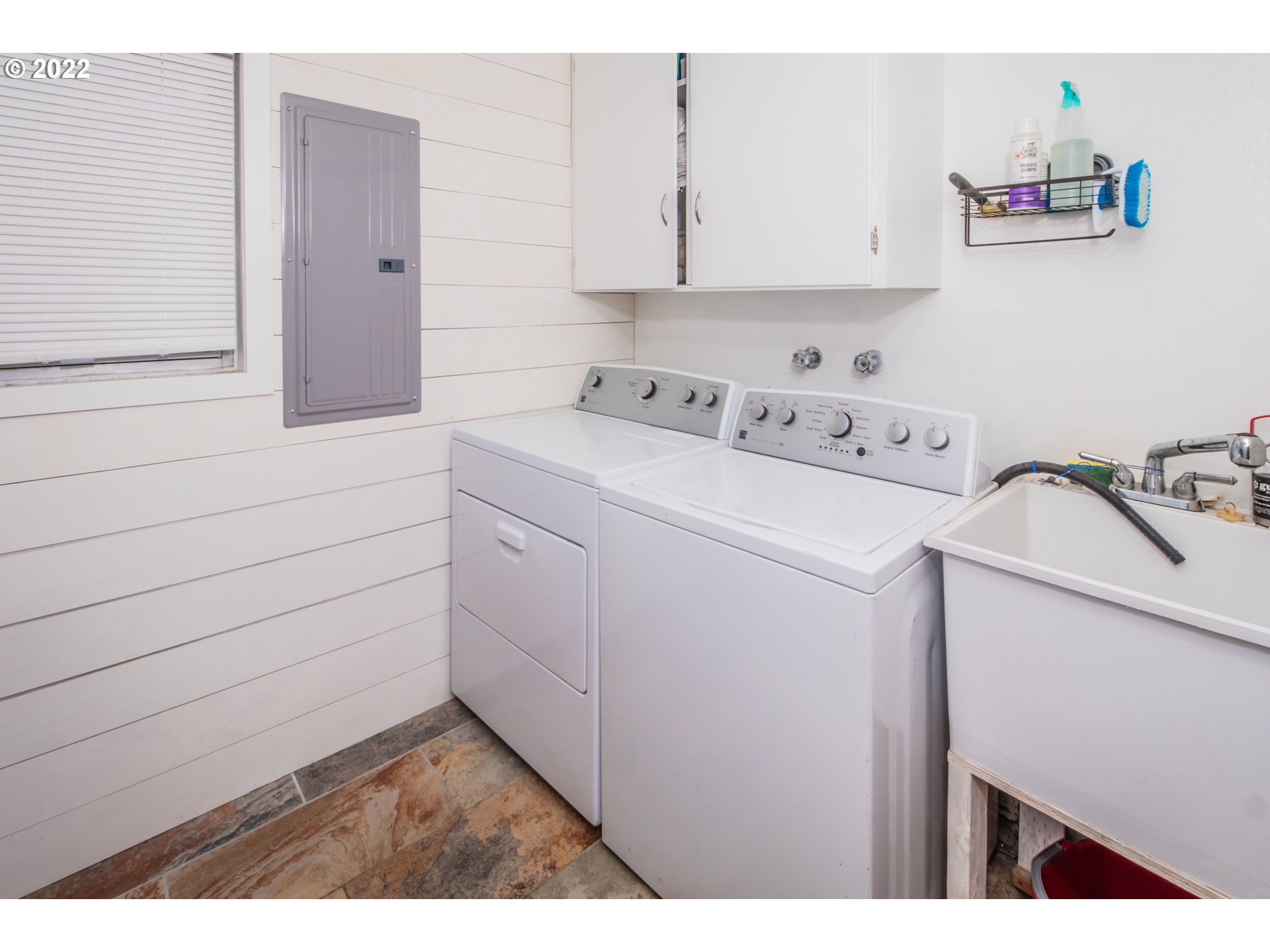 87499 Rice Road Mapleton, OR 97453 - Photo 14 of 21 Gallery Image 14