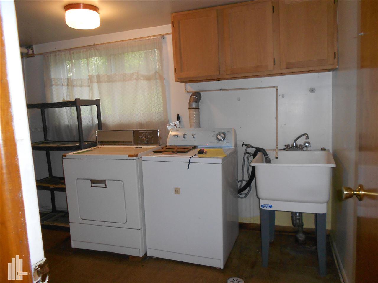 2822 Rhineberry Road Rochester, MI 48309 - Photo 22 of 33 Utility Room with washer
