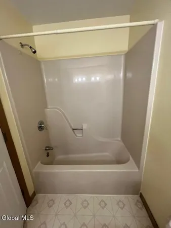 $2,850 | 26 Ponderosa Drive, Unit B, Halfmoon, NY 12065