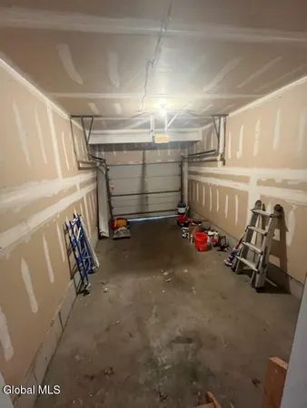 $2,850 | 26 Ponderosa Drive, Unit B, Halfmoon, NY 12065