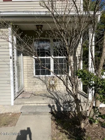 $2,850 | 26 Ponderosa Drive, Unit B, Halfmoon, NY 12065