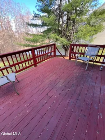 $2,850 | 26 Ponderosa Drive, Unit B, Halfmoon, NY 12065