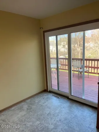 $2,850 | 26 Ponderosa Drive, Unit B, Halfmoon, NY 12065
