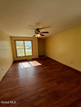 $2,850 | 26 Ponderosa Drive, Unit B, Halfmoon, NY 12065