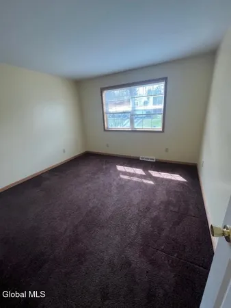 $2,850 | 26 Ponderosa Drive, Unit B, Halfmoon, NY 12065