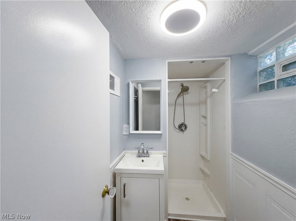 18715 Libby Road Maple Heights, OH 44137 - Photo 12 of 16