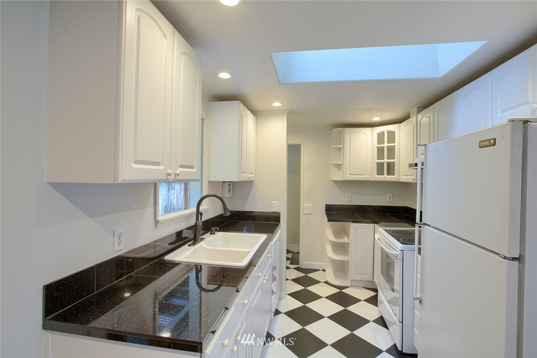 3016 Southeast 5th Street Renton, WA 98058 - Photo 3 of 9
