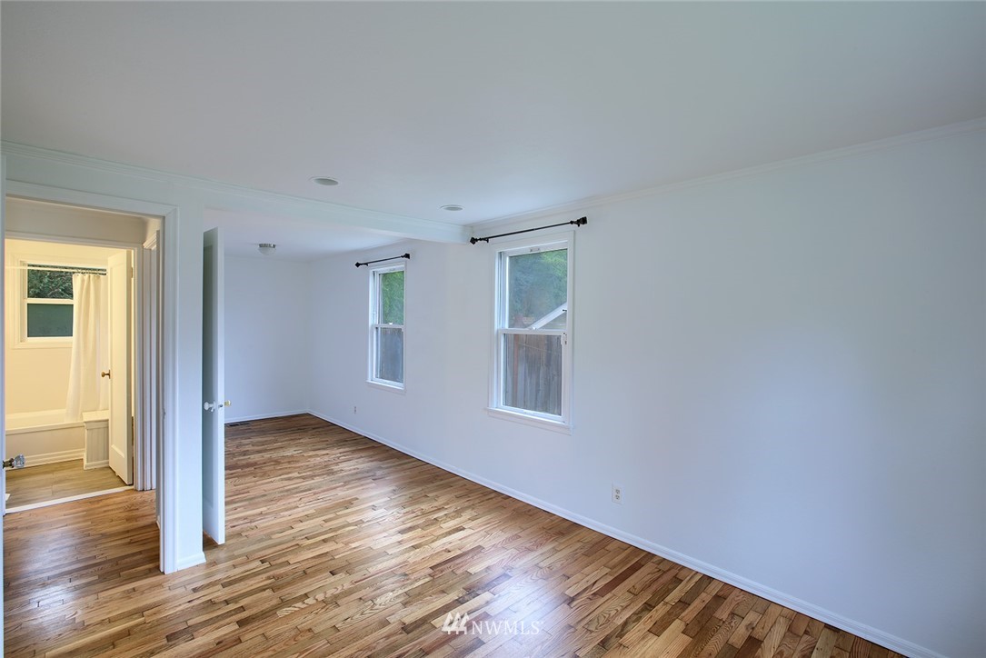 3016 Southeast 5th Street Renton, WA 98058 - Photo 4 of 9