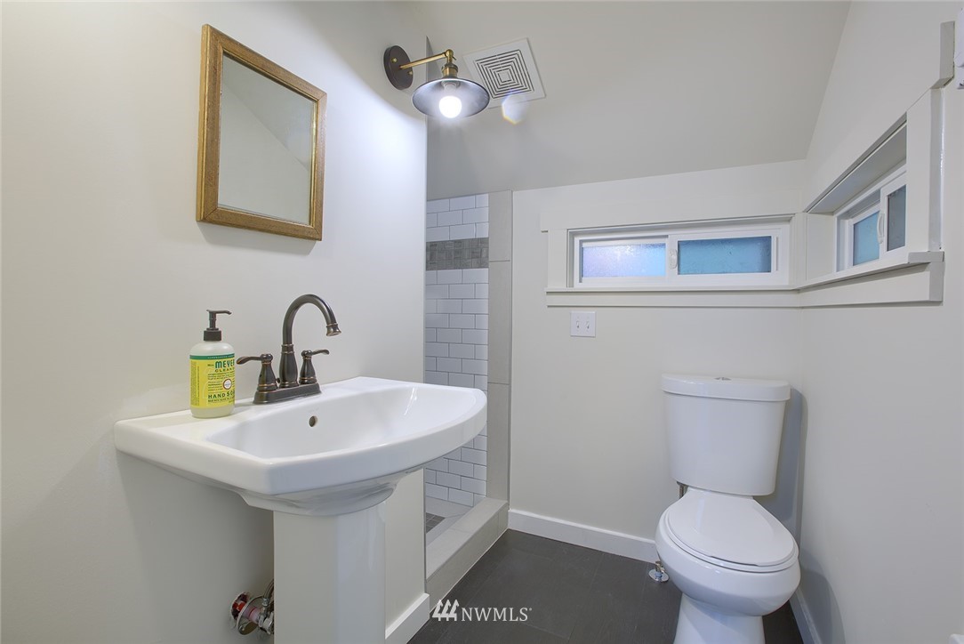 3016 Southeast 5th Street Renton, WA 98058 - Photo 5 of 9