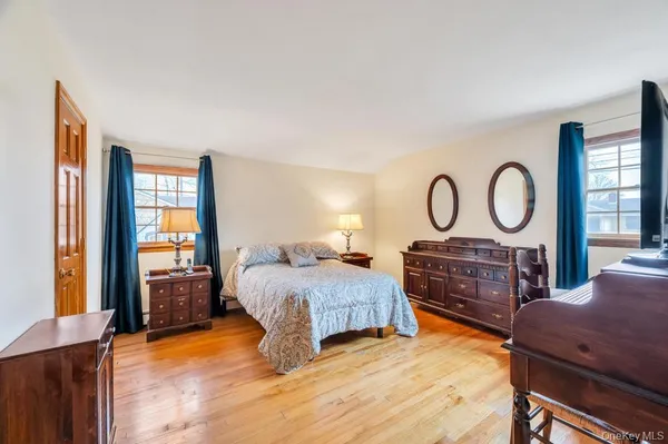 $675,000 | 287 6th Avenue, St. James, NY 11780