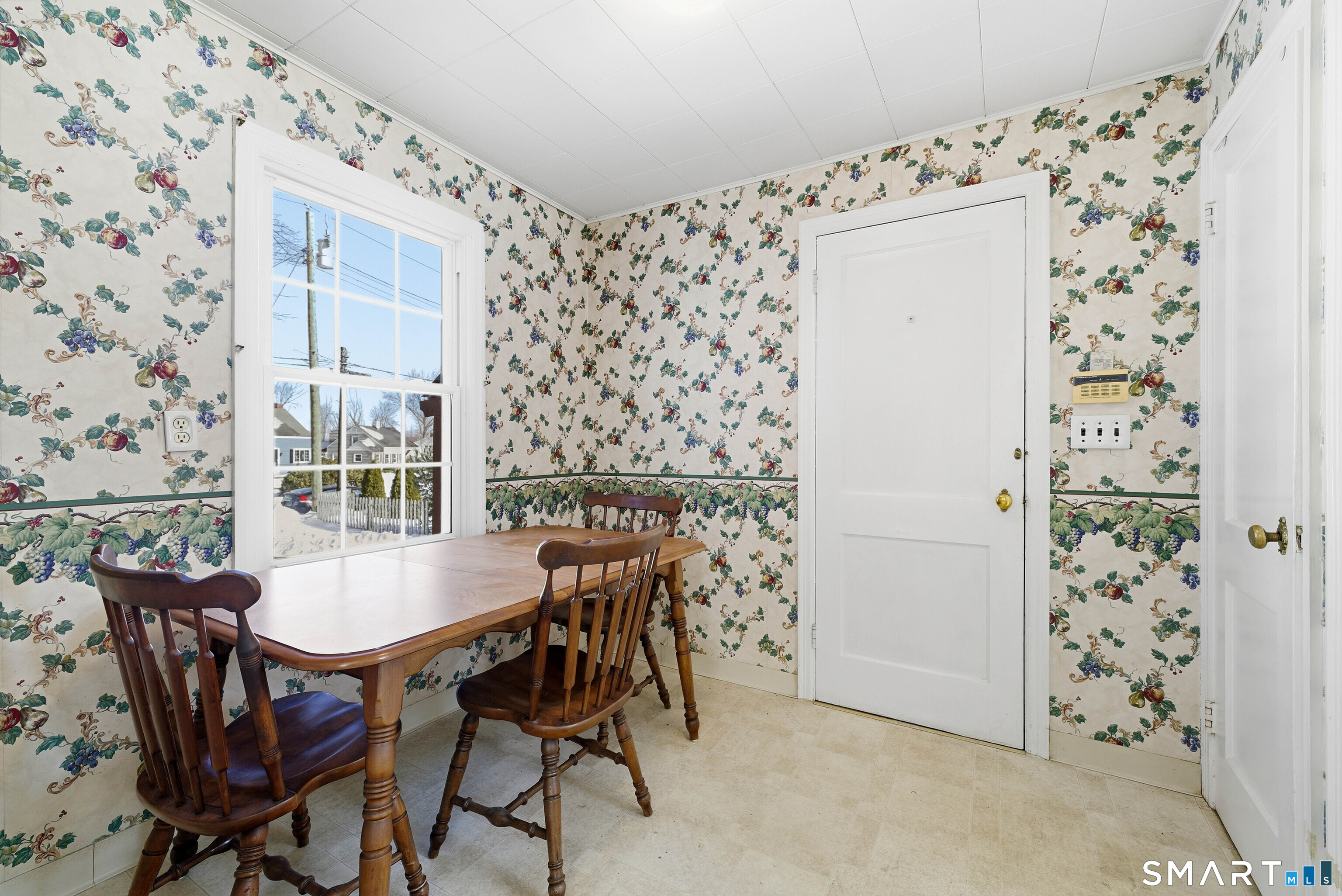 15 Townline Road Hamden, CT 06517 - Photo 14 of 38 Eat-in kitchen area