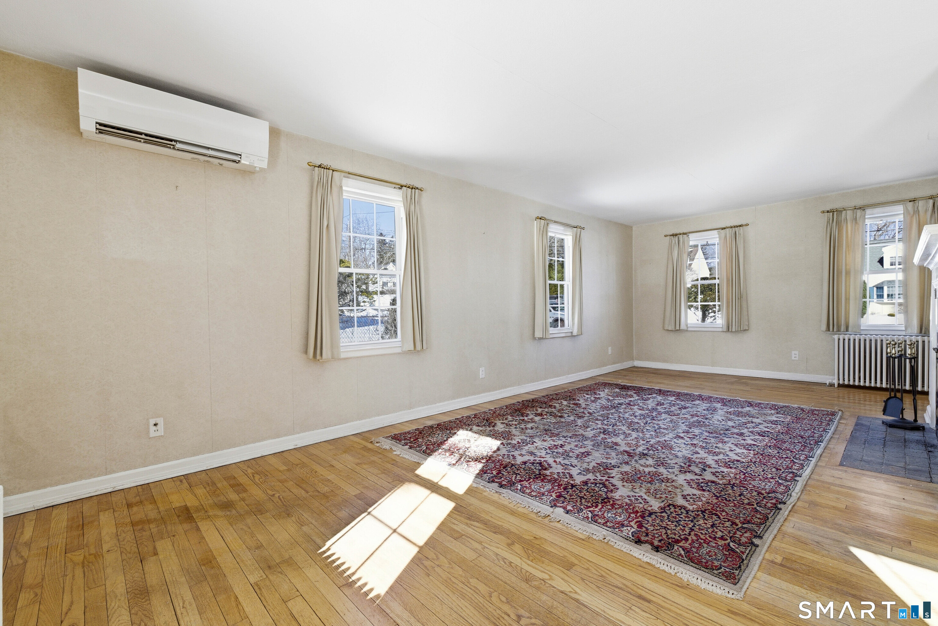 15 Townline Road Hamden, CT 06517 - Photo 6 of 38 Living room with heat pump split. AC/Heat