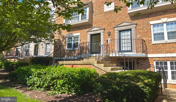 $4,528 | 3401 38th Street Northwest, Unit 2BTWR808, Washington, DC 20016