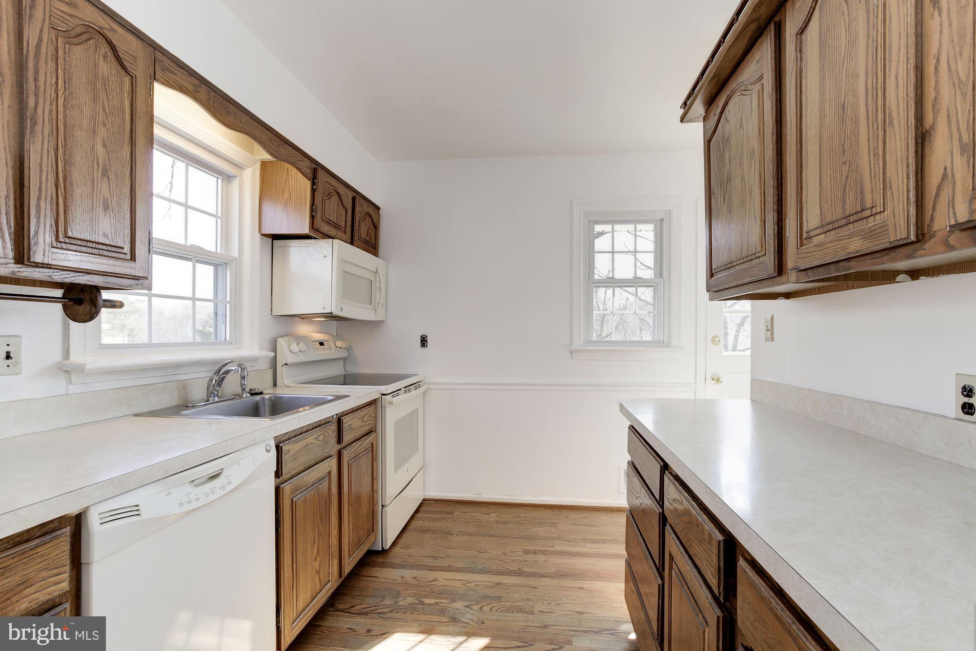 2605 Higbee Road Adelphi, MD 20783 - Photo 12 of 31 Kitchen