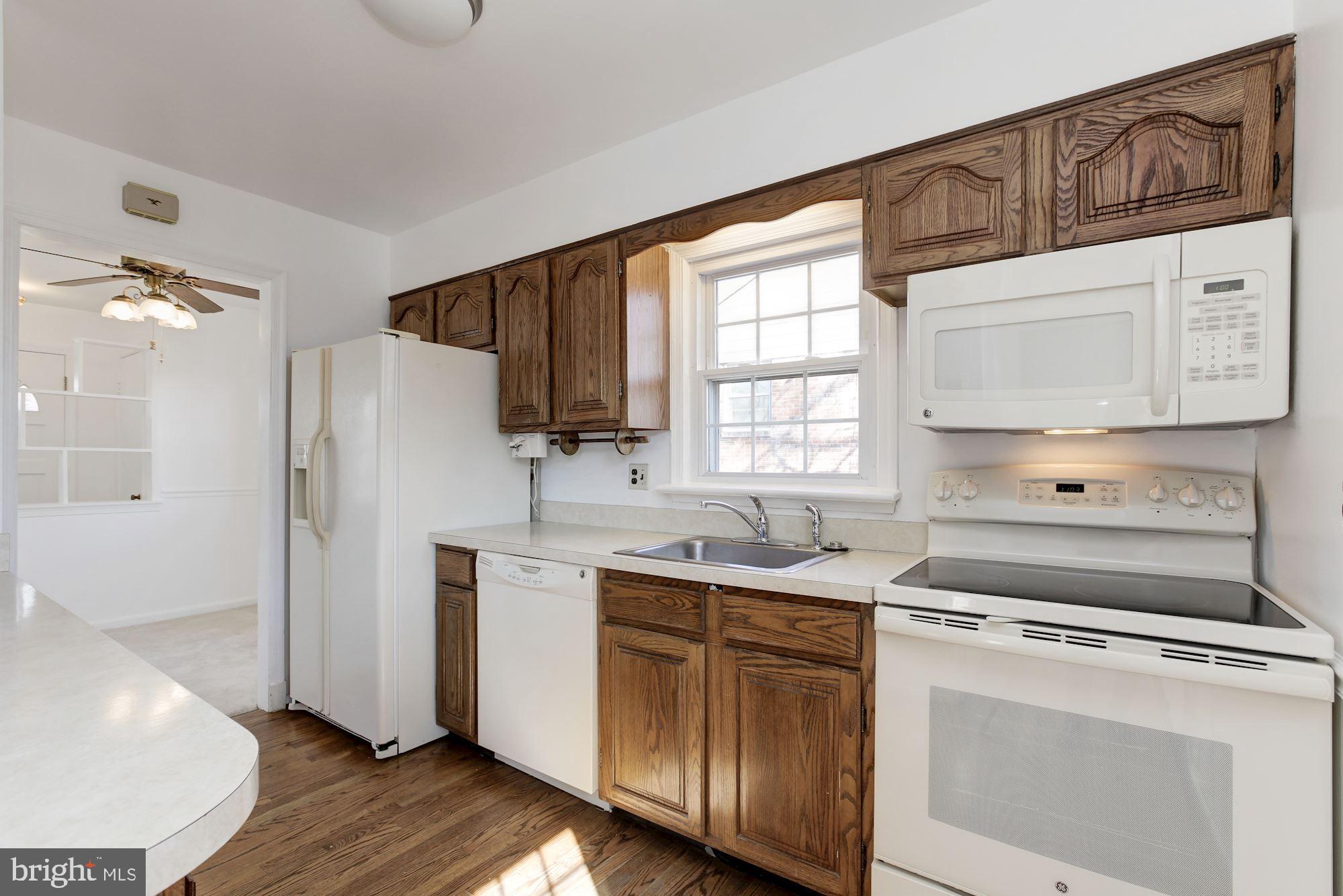 2605 Higbee Road Adelphi, MD 20783 - Photo 13 of 31 Kitchen