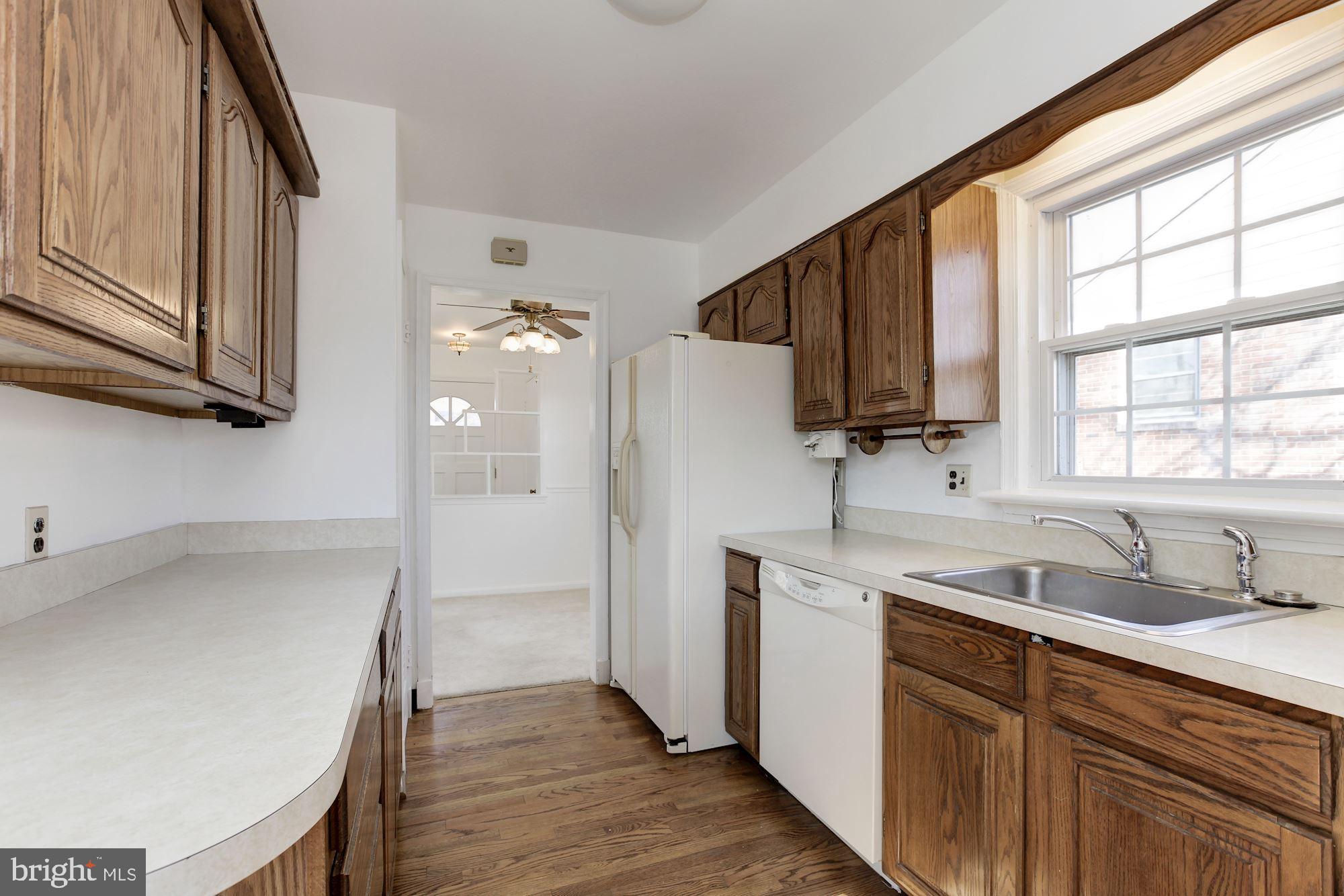 2605 Higbee Road Adelphi, MD 20783 - Photo 14 of 31 Kitchen