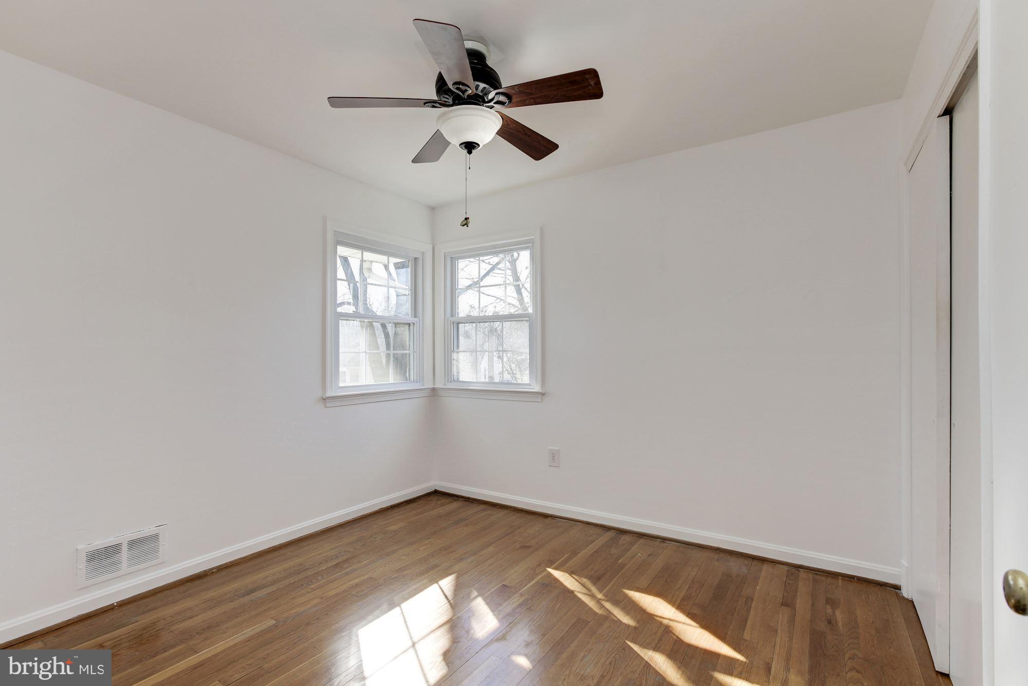 2605 Higbee Road Adelphi, MD 20783 - Photo 20 of 31 Bedroom #3