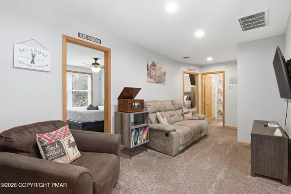 $890,000 | 677 South Old Stage Road, Albrightsville, PA 18210
