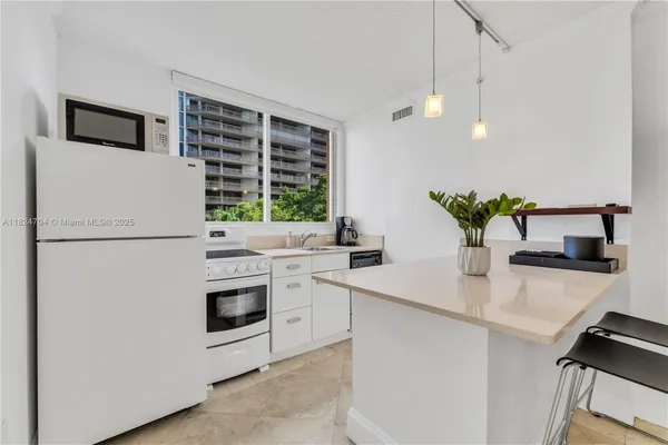 a view of entryway with interior