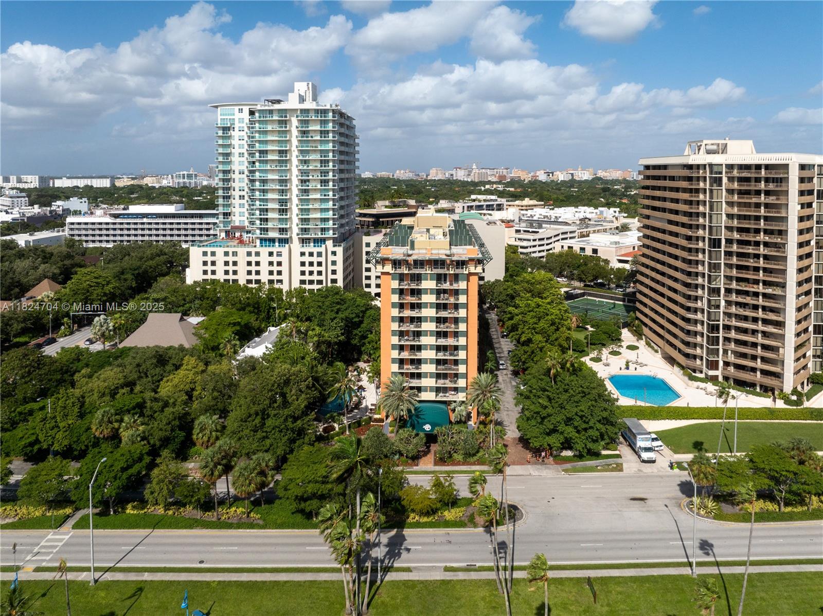 2951 South Bayshore Drive, Unit 717 Miami, FL 33133 - Photo 3 of 31 a view of a city