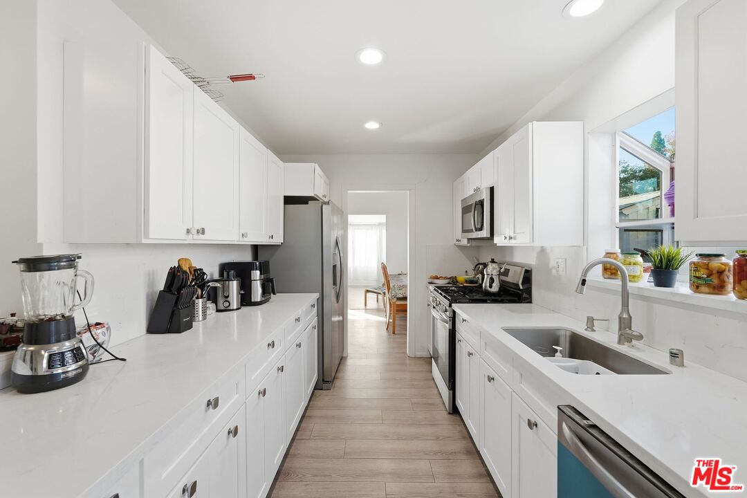 10401 Amigo Avenue Porter Ranch, CA 91326 - Photo 2 of 36