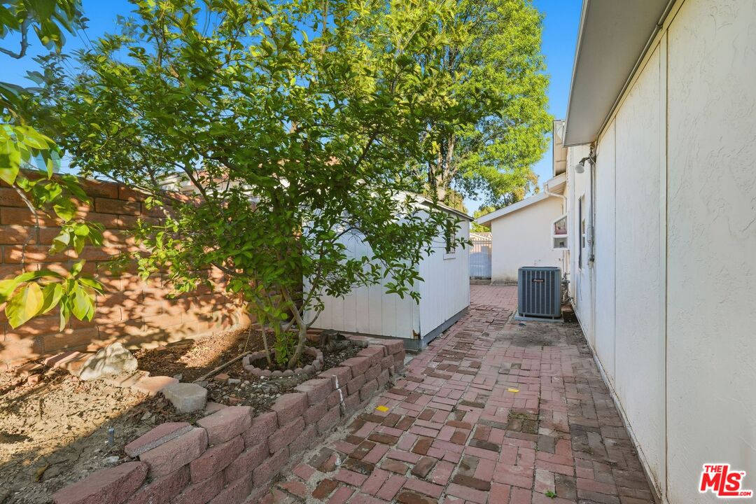 10401 Amigo Avenue Porter Ranch, CA 91326 - Photo 28 of 36