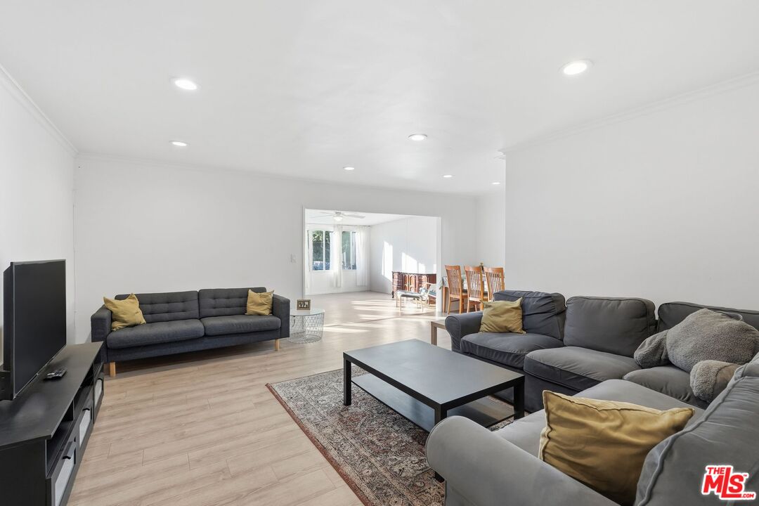 10401 Amigo Avenue Porter Ranch, CA 91326 - Photo 4 of 36