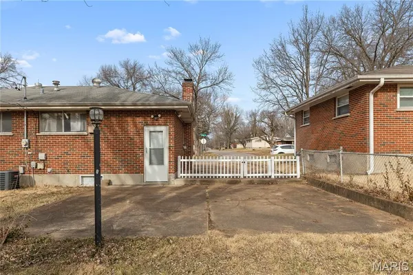 $1,250 | 1158 Reale Avenue, St. Louis, MO 63138